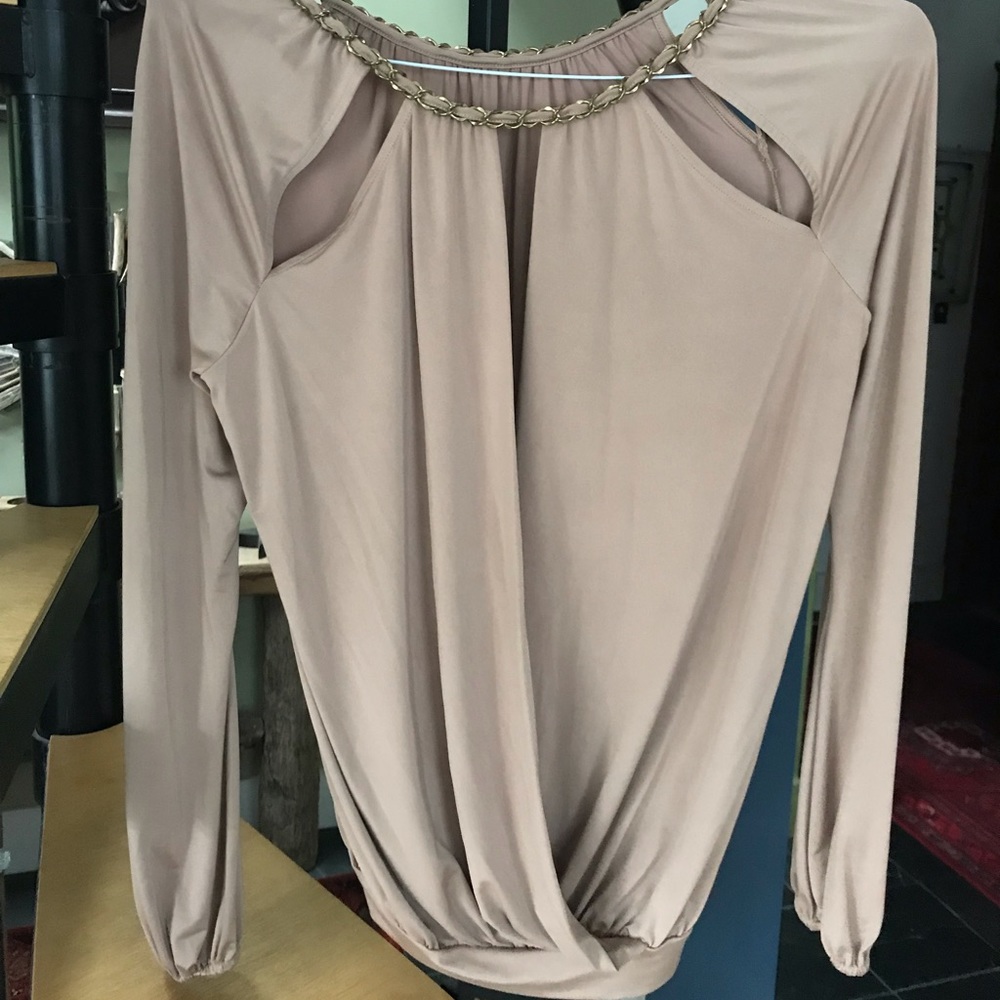 Guess silky top with chain woven chain